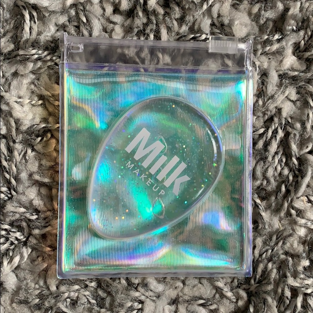 Milk Makeup Silicone Dab and Blend Sponge